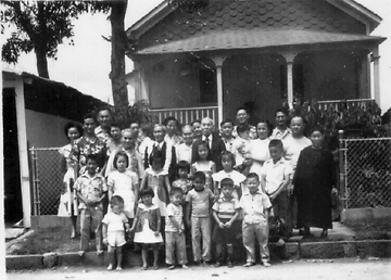 The Sakamoto family at the Kaka'ako house